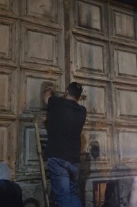 A Muslim keyholder locks the Holy Sepulchre door (Seetheholyland.net)