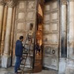 A Muslim keyholder prepares to lock the Holy Sepulchre door (Seetheholyland.net)