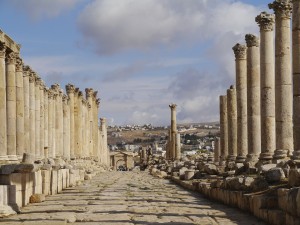 Cardo Maximus at Jerash, looking north (Zairon / Wikimedia)