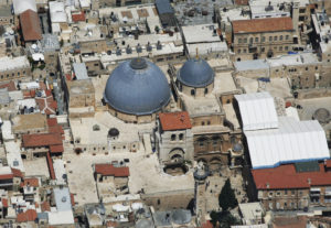 The Church of the Holy Sepulchre from above, huddled in by surrounding buildings (Ilan Arad / Wikimedia)