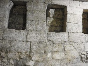 Masonry elements near main ritual cave (© Gregory Jenks)