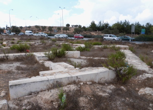 Highway traffic passing ruins of Kathisma church (Seetheholyland.net)