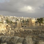 Ruins of ancient Jerash with modern city in the background (Britchi Mirela / Wikimedia)