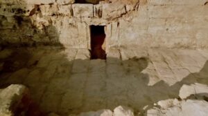 The entrance to Salome's Cave in Lachish Forest. (©️Emil Eljam / Israel Antiquities Authority)