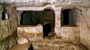 Inside the elaborate family tomb in Salome's Cave. (©️Emil Eljam / Israel Antiquities Authority)