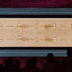 Pilgrims viewing the Shroud during an exposition in 2015 (Stefano Guidi / Shutterstock)