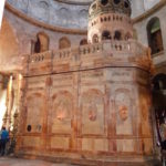 ide of the edicule, showing reddish-cream marble restored in 2017 (Seetheholyland.net)