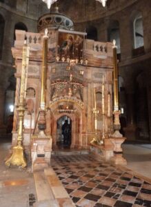 The edicule containing the Tomb of Jesus (Seetheholyland.net)